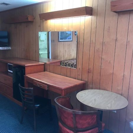 Pinelodge Motel Baxley Экстерьер фото
