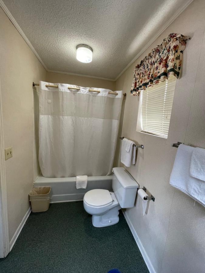 Pinelodge Motel Baxley Экстерьер фото