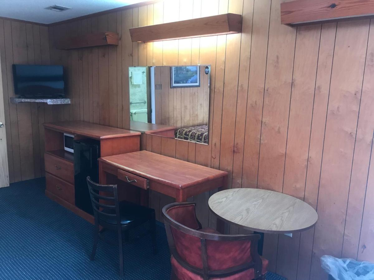 Pinelodge Motel Baxley Экстерьер фото