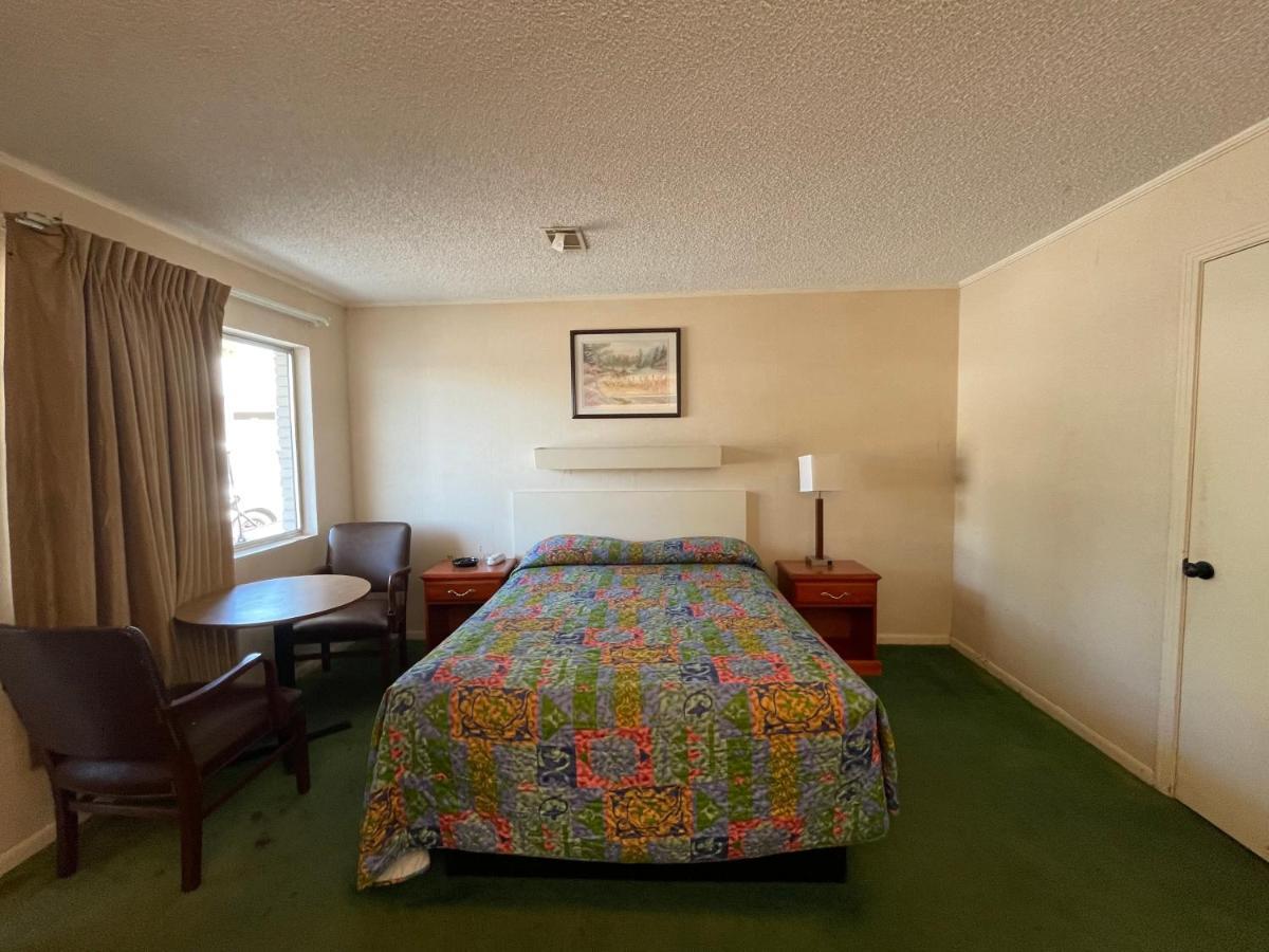 Pinelodge Motel Baxley Экстерьер фото