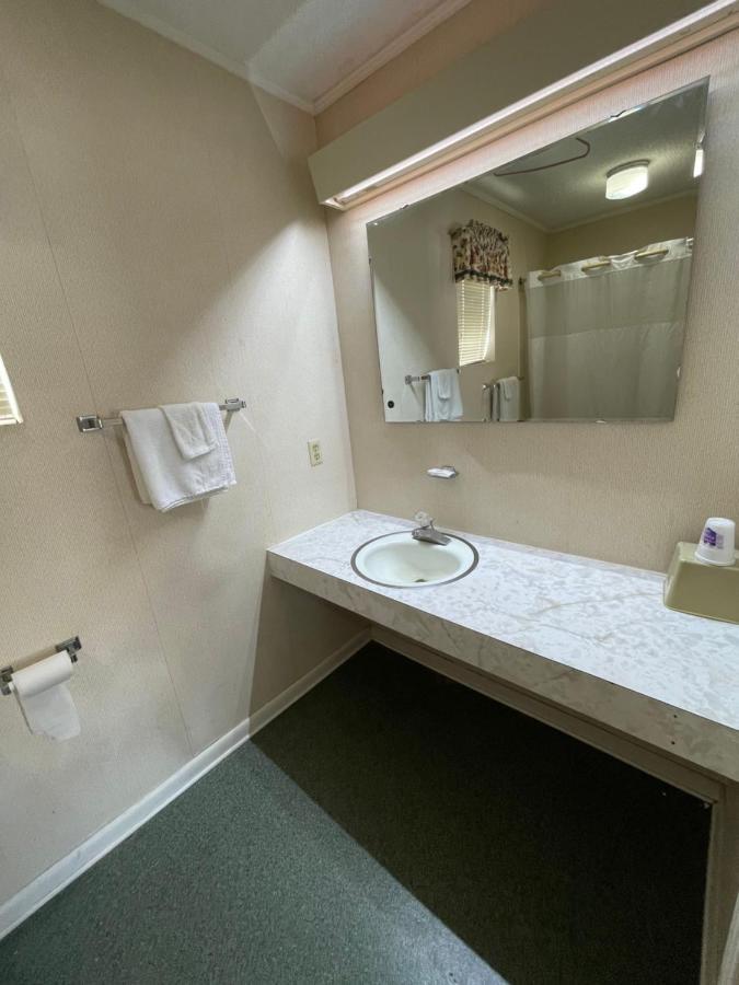 Pinelodge Motel Baxley Экстерьер фото