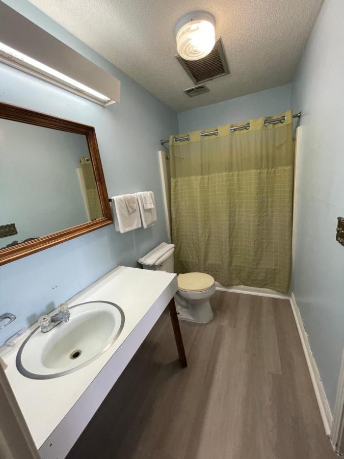 Pinelodge Motel Baxley Экстерьер фото