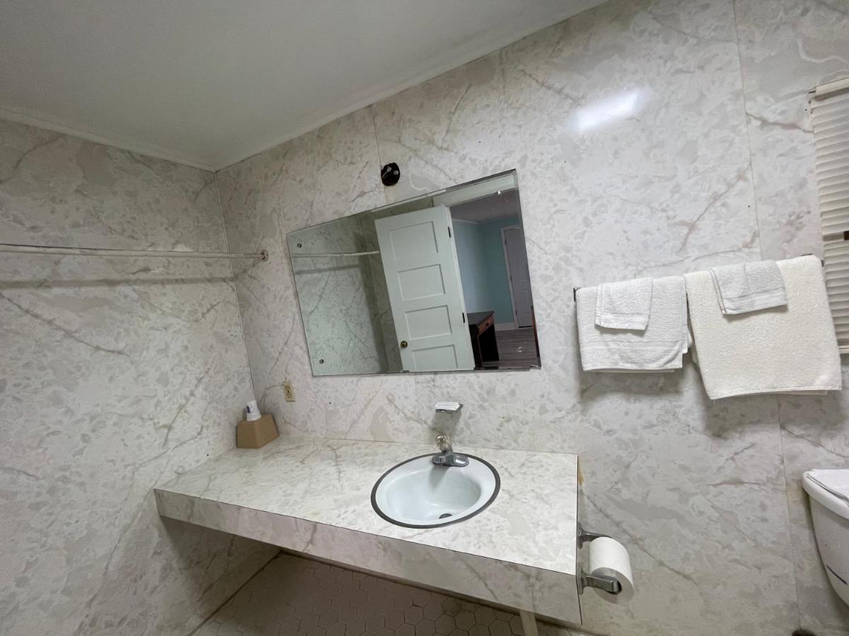 Pinelodge Motel Baxley Экстерьер фото
