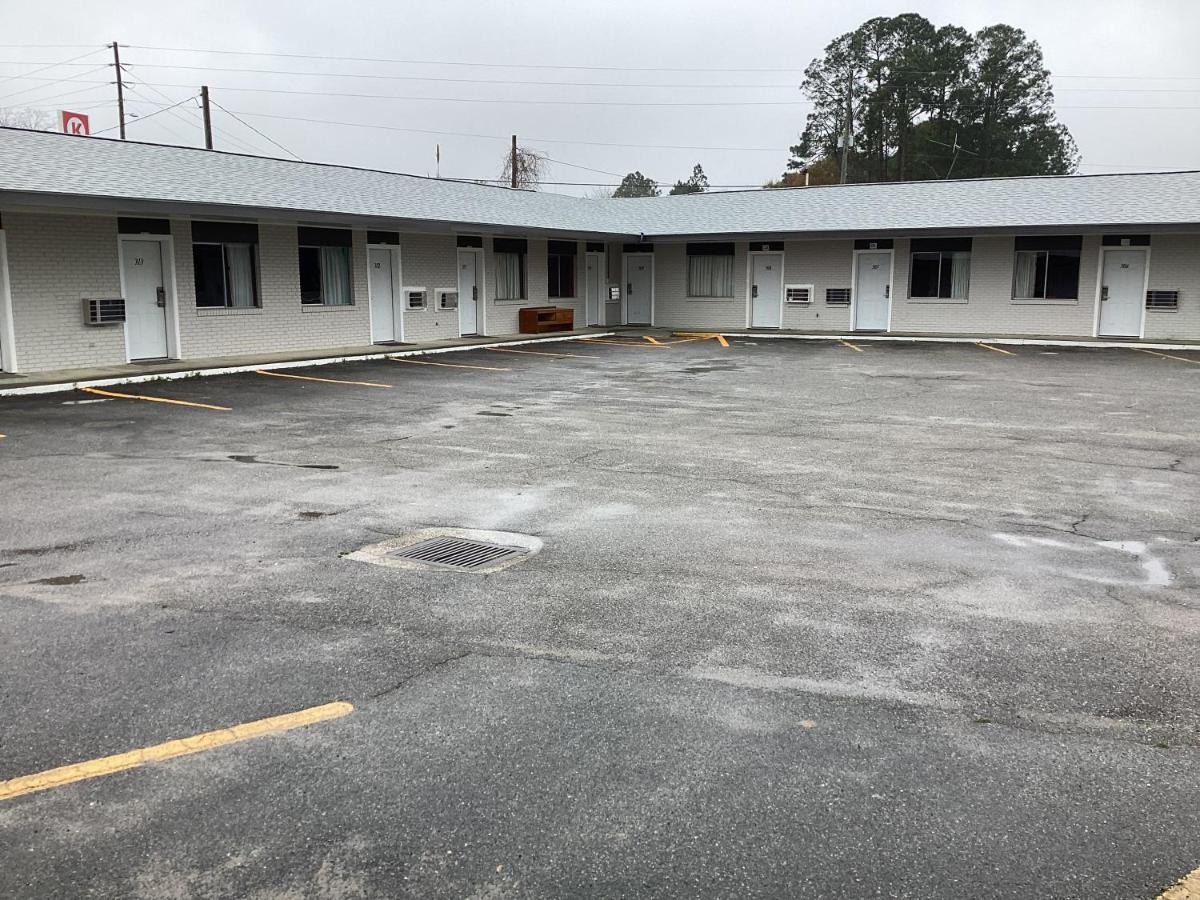 Pinelodge Motel Baxley Экстерьер фото